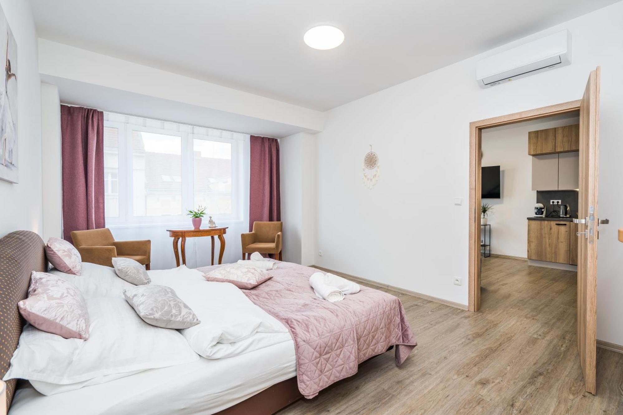 Апартаменты Perla Hradce 202 Градец-Кралове Экстерьер фото